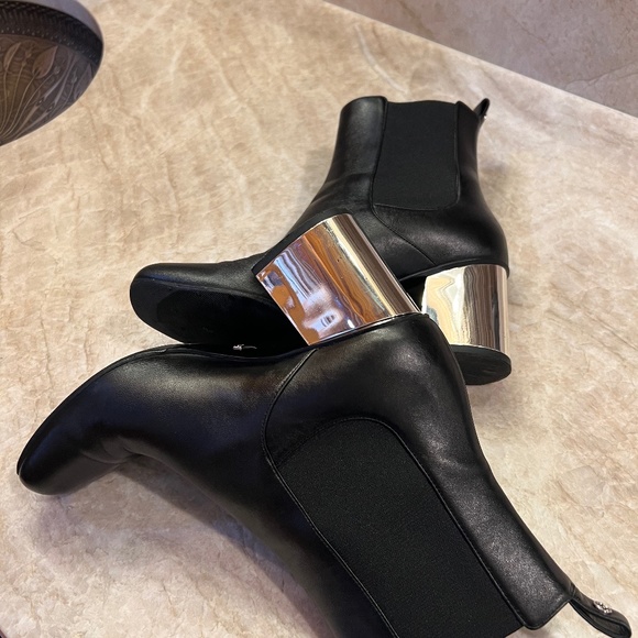 Gucci ankle boots, 2,7 inches heels. Black color with mirror heels. Size 39 - Picture 1 of 8
